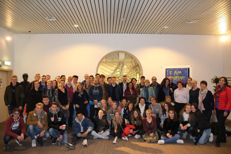 Über ein Erasmus+-Projekt hat das Königliche Athenäum Eupen an einem Austausch mit Schülern aus Schweden, Litauen, Portugal, Deutschland und Spanien teilgenommen. In diesem Rahmen hat die Gruppe auch das Europäische Parlament in Brüssel besucht.