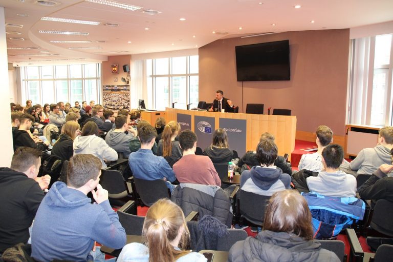 Besuch des 5. Jahres des Robert-Schuman-Instituts aus Eupen im Europäischen Parlament in Brüssel