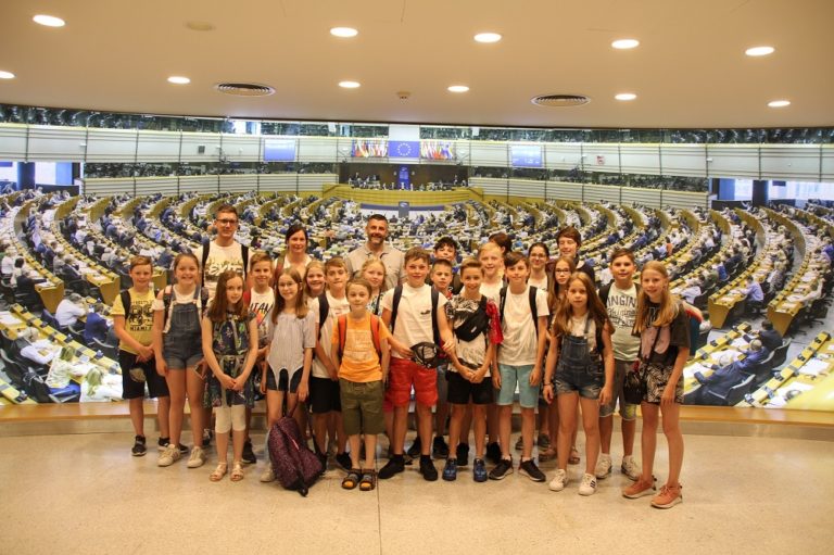 Besuch der Städtischen Grundschule Sankt Vith in Brüssel