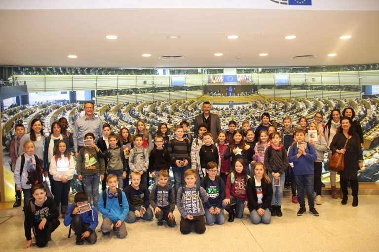 Besuch des 4. Schuljahrs der Grundschule Merzig St. Josef im EU-Parlament in Brüssel